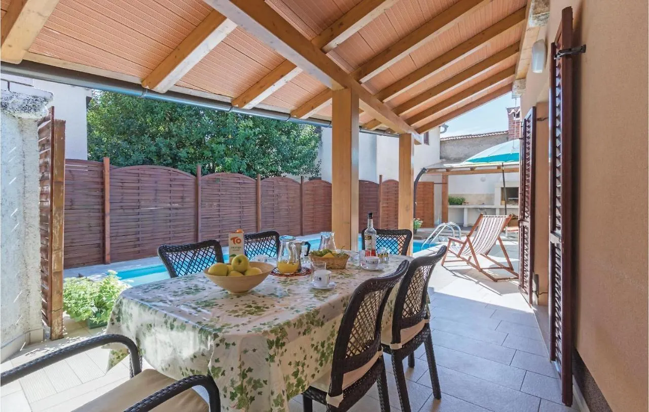3 Bedroom Beautiful Home In Pula 0*,