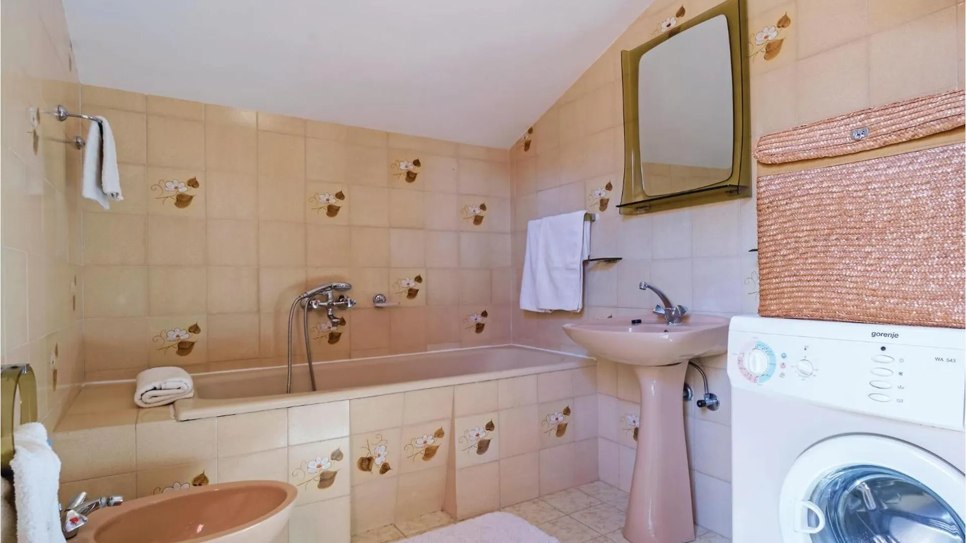 3 Bedroom Beautiful Home In Póla